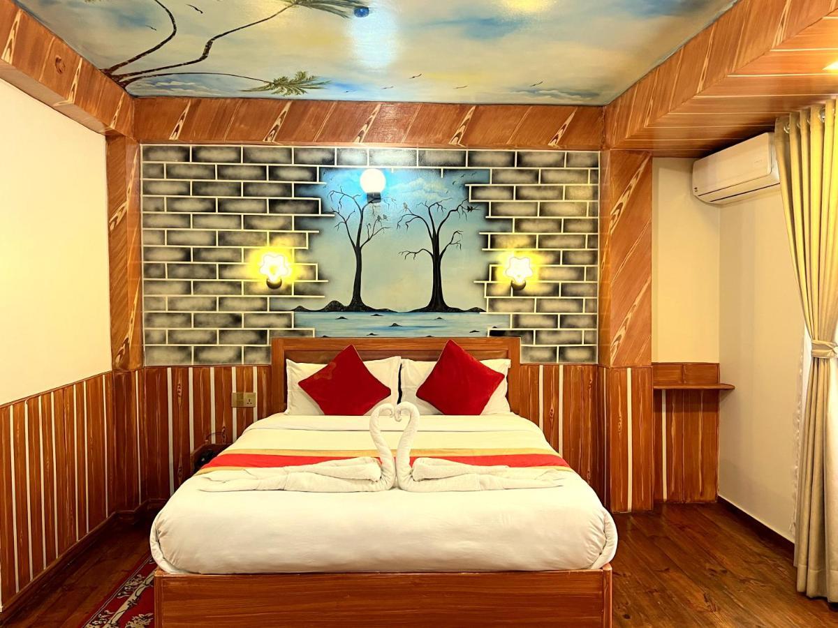 Thamel Seasons Hotel Катманду Екстер'єр фото